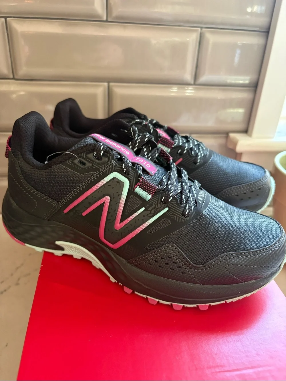 NEW BALANCE T410 WT410LCB Womens Size 5 Wide Black All Terrain Running Sneakers
